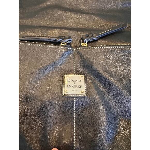New in bag: Dooney & Bourke Calf Leather Large Pocket Sac in Black - Picture 2 of 10